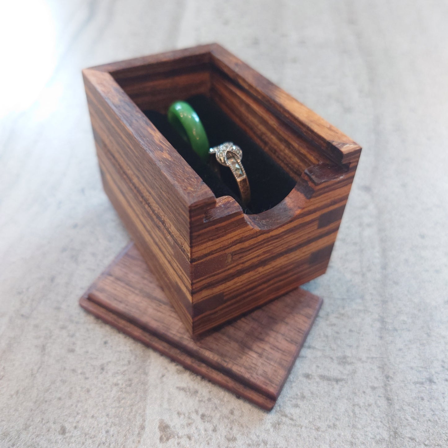 Jewelry box